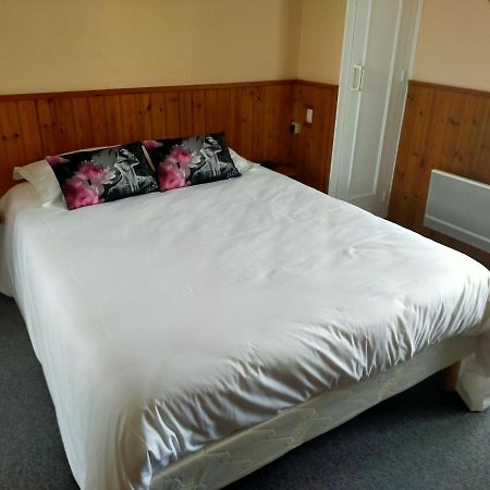 Hotel Des Biches Nuaillé Esterno foto