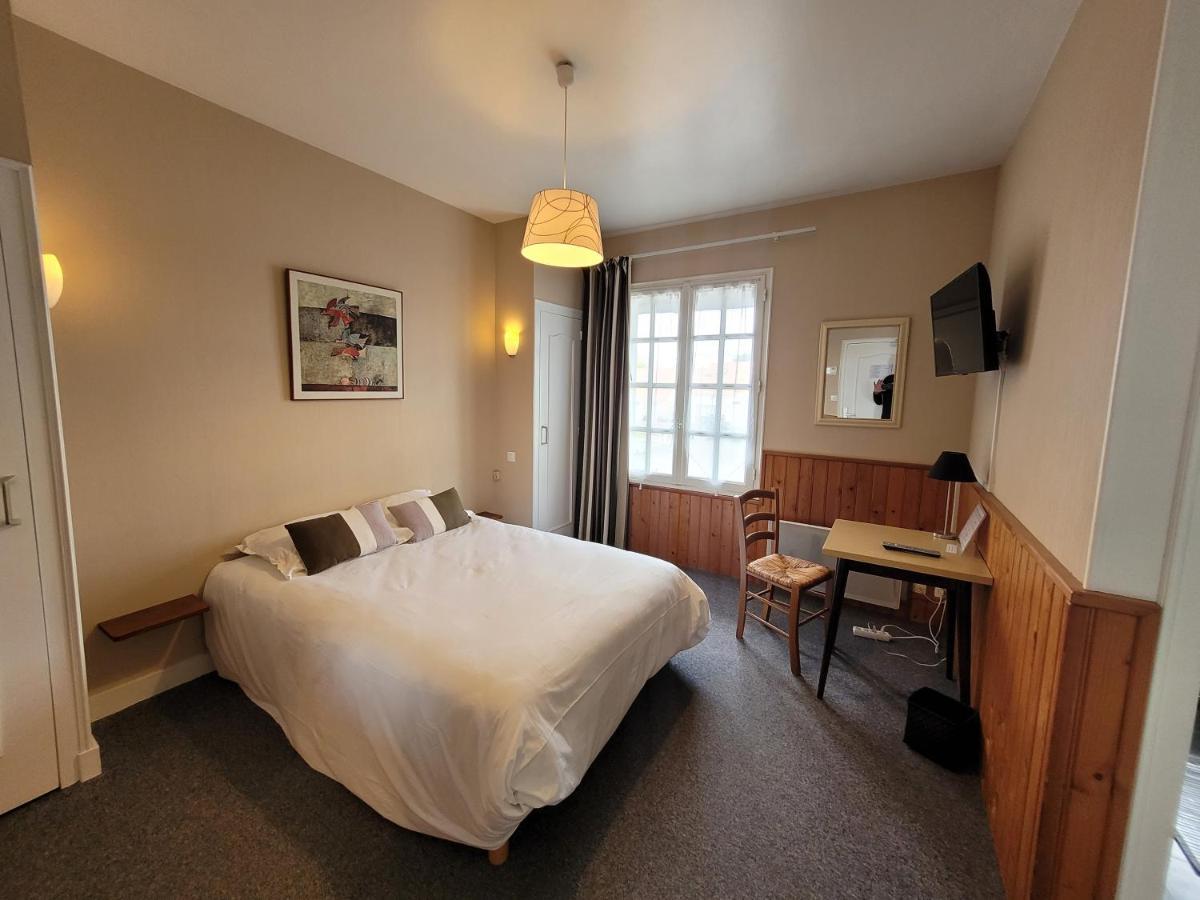 Hotel Des Biches Nuaillé Esterno foto