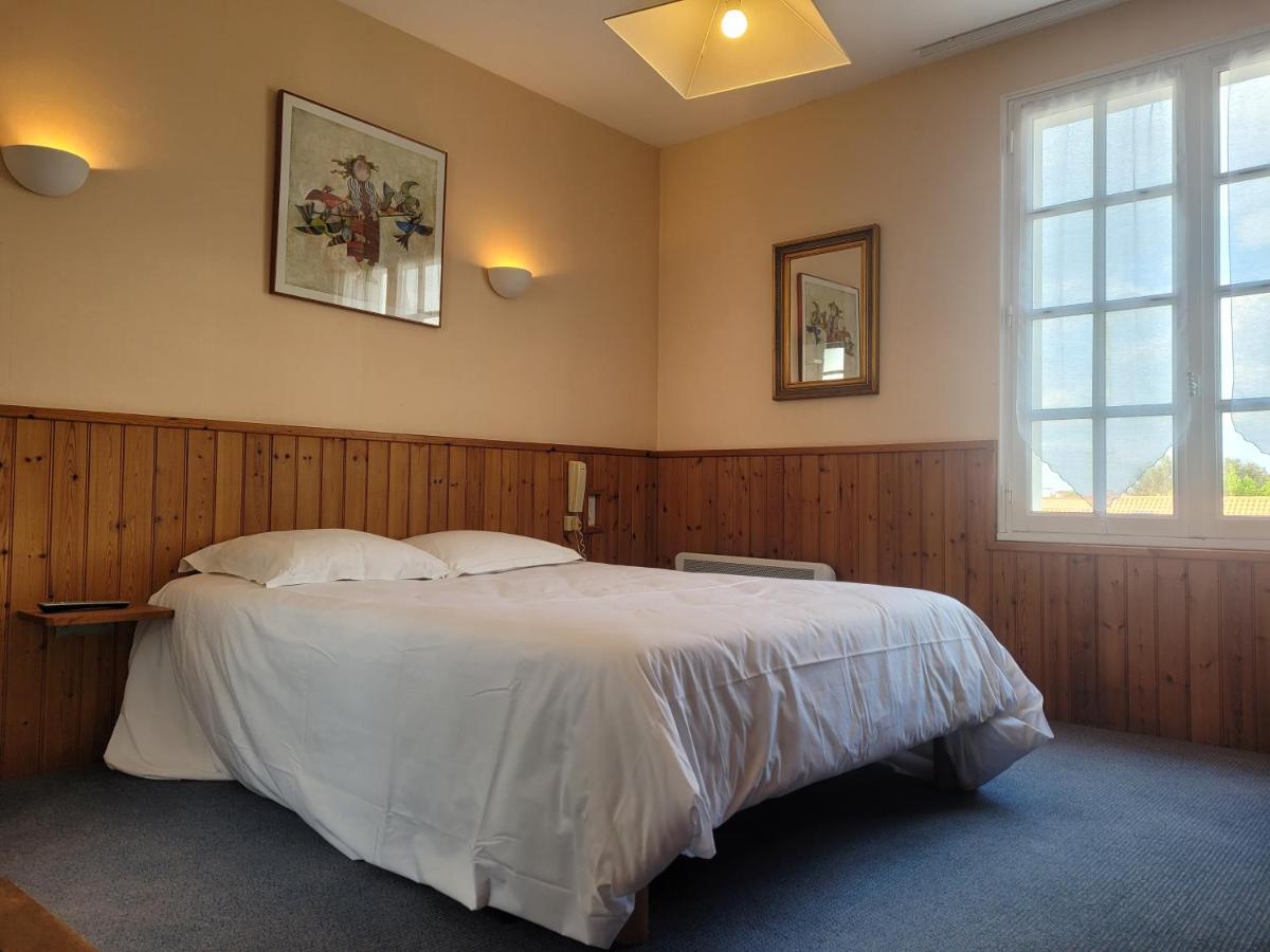 Hotel Des Biches Nuaillé Esterno foto