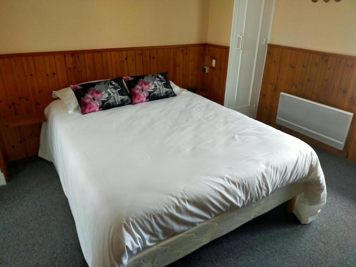 Hotel Des Biches Nuaillé Esterno foto