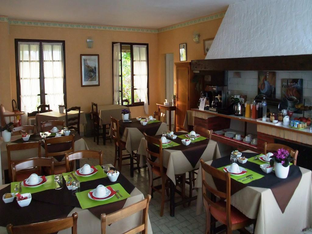 Hotel Des Biches Nuaillé Esterno foto